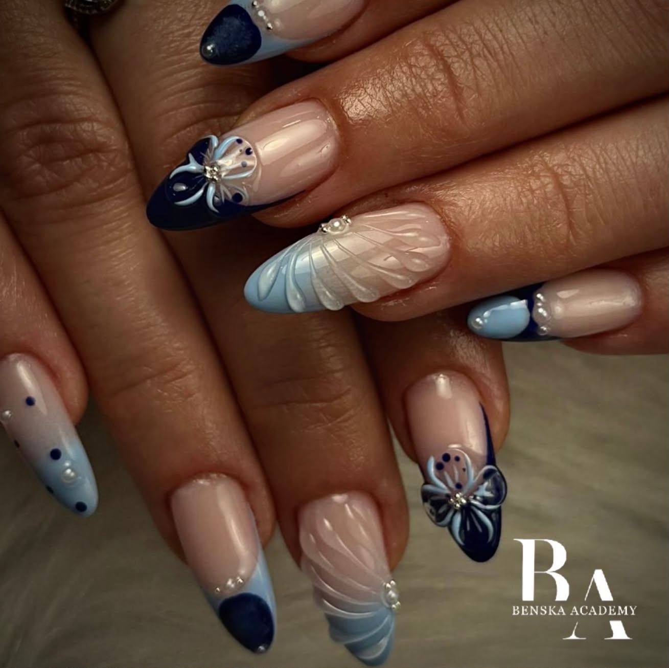 Nail art floral 3D bleu marine — Benska Academy
